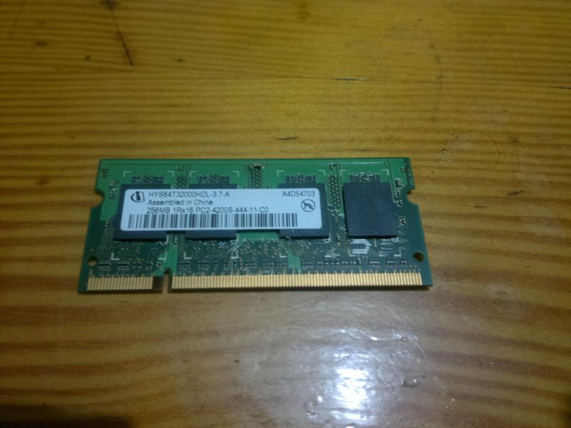 Infineon HYS64T32000HDL-3.7-A 256MB DDR2 PC4200 SODIMM NOTEBOOK RAM 1Rx16