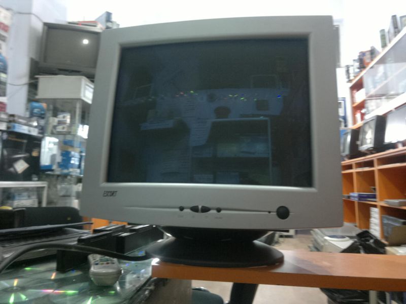 escort vm7vrda 17'' crt monitör