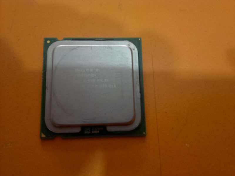 intel pentium 4  531 sl9cb 3.0 ghz 1m 800 mhz 775 pin işlemci